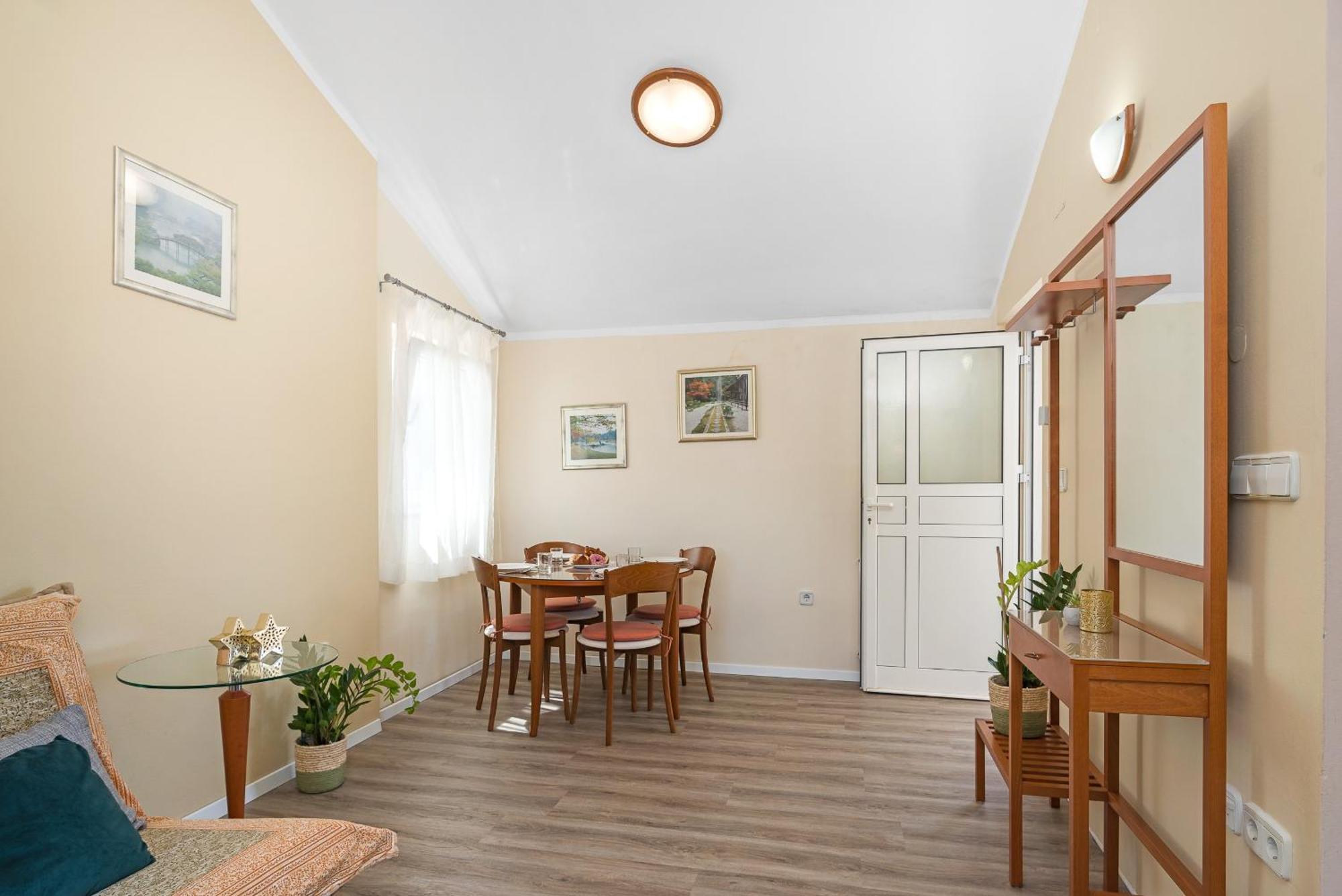 Apartment Kaya *