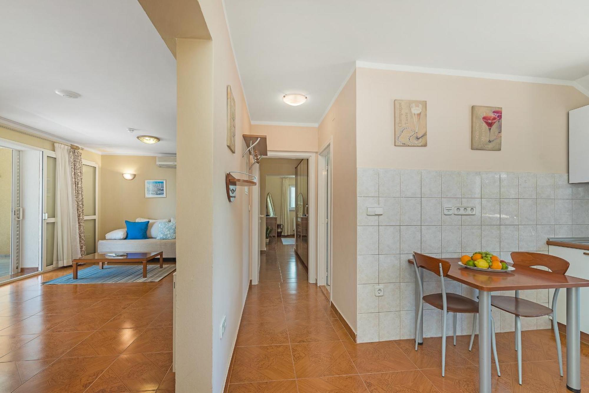 Kaya Apartment Sukosan